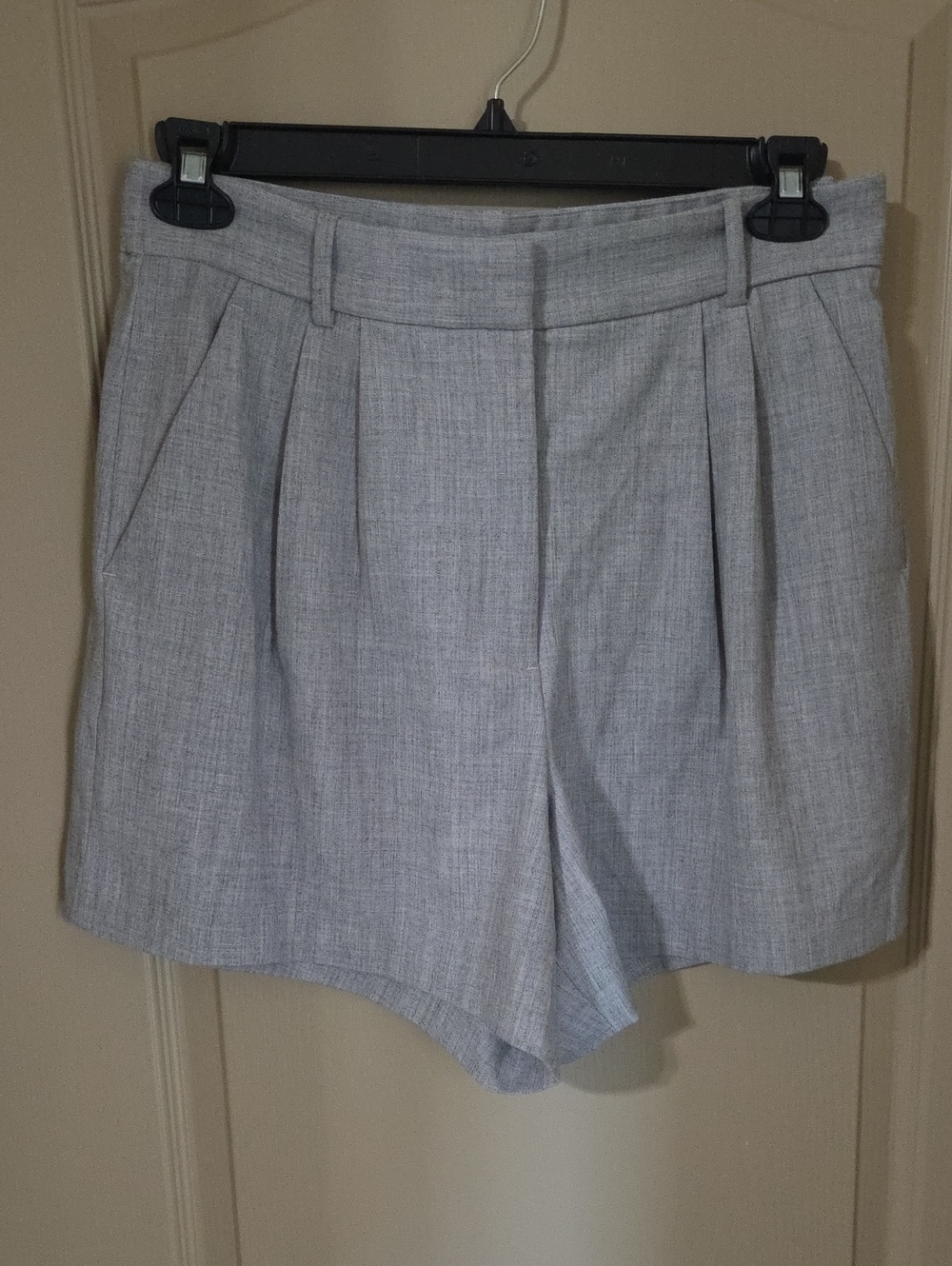 Abercrombie & Fitch Light Gray Pleated High-Waist Shorts